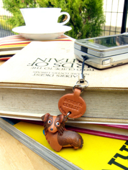 vanca本革犬携帯ストラップ　プチワンちゃん　レザードッグ　handmade leather dog phone charm