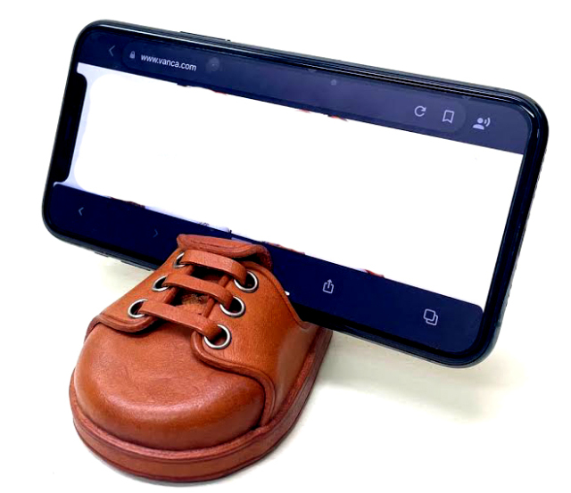 バンカクラフト本革製 スマホスタンド スニーカー